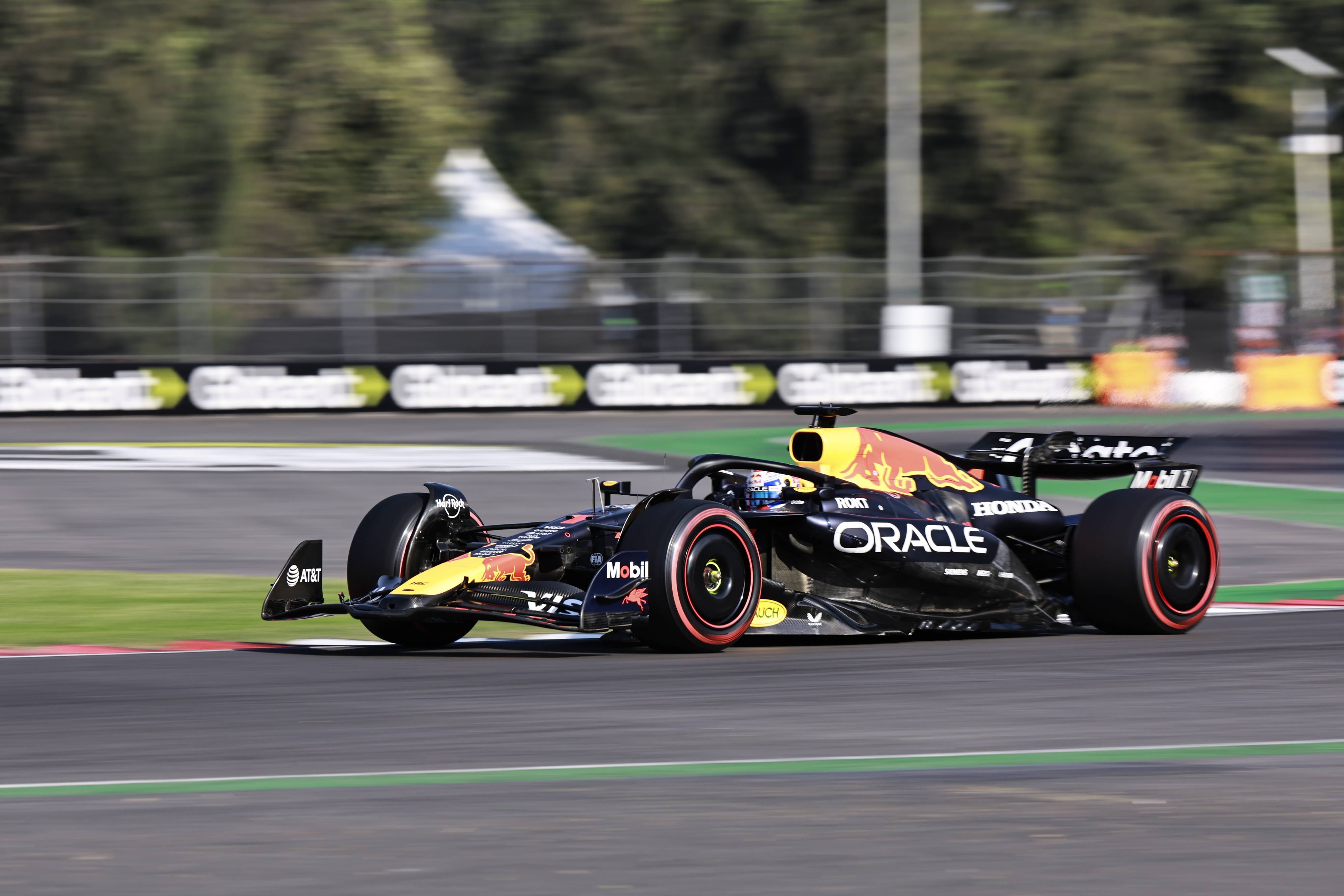 爱游戏官方入口-红牛车队翻盘红牛二队,汉密尔顿刷新纪录