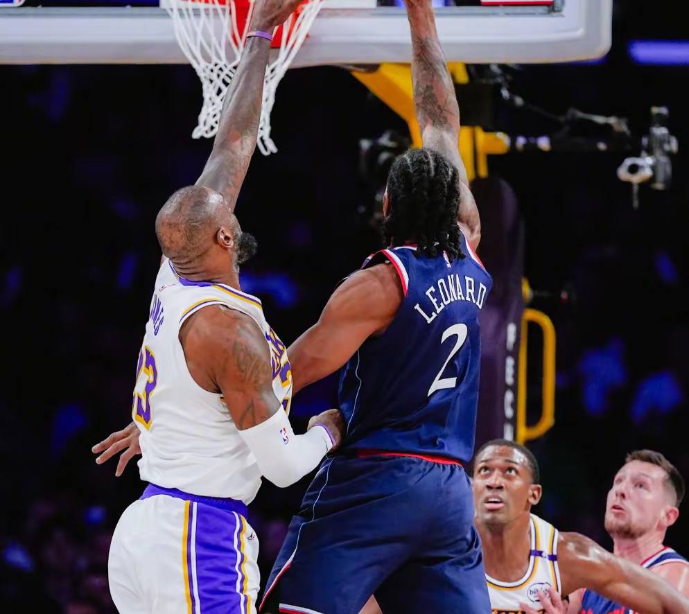 爱游戏官方-快船完胜湖人，利拉德带队取胜