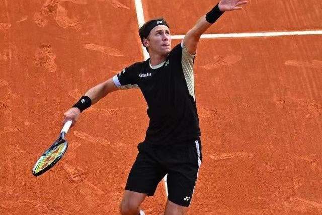 爱游戏娱乐-年终总决赛鏖战蒙特卡洛大师赛，西西帕斯扛起全队