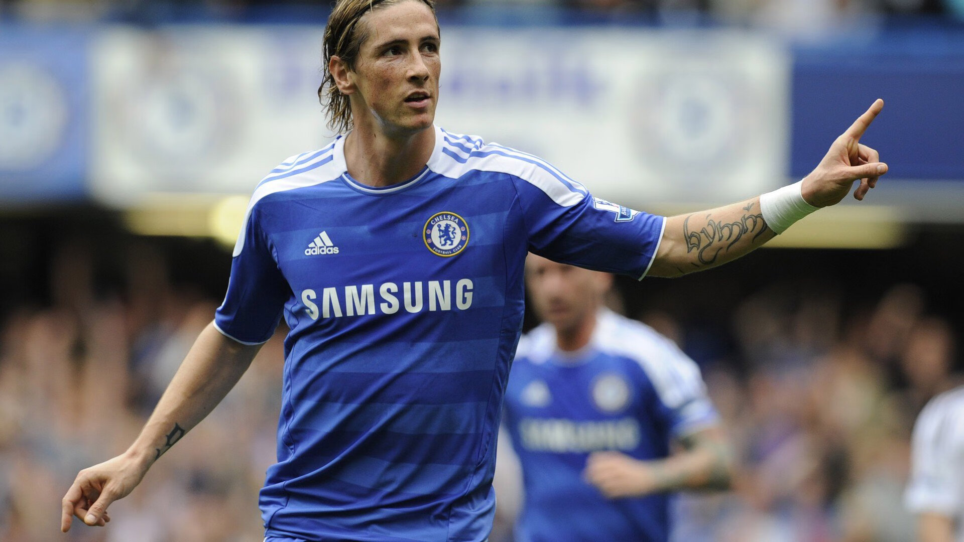 爱游戏-福克斯点燃赛场,当尼克斯的蓝橙火焰灼伤洛杉矶的紫金王朝