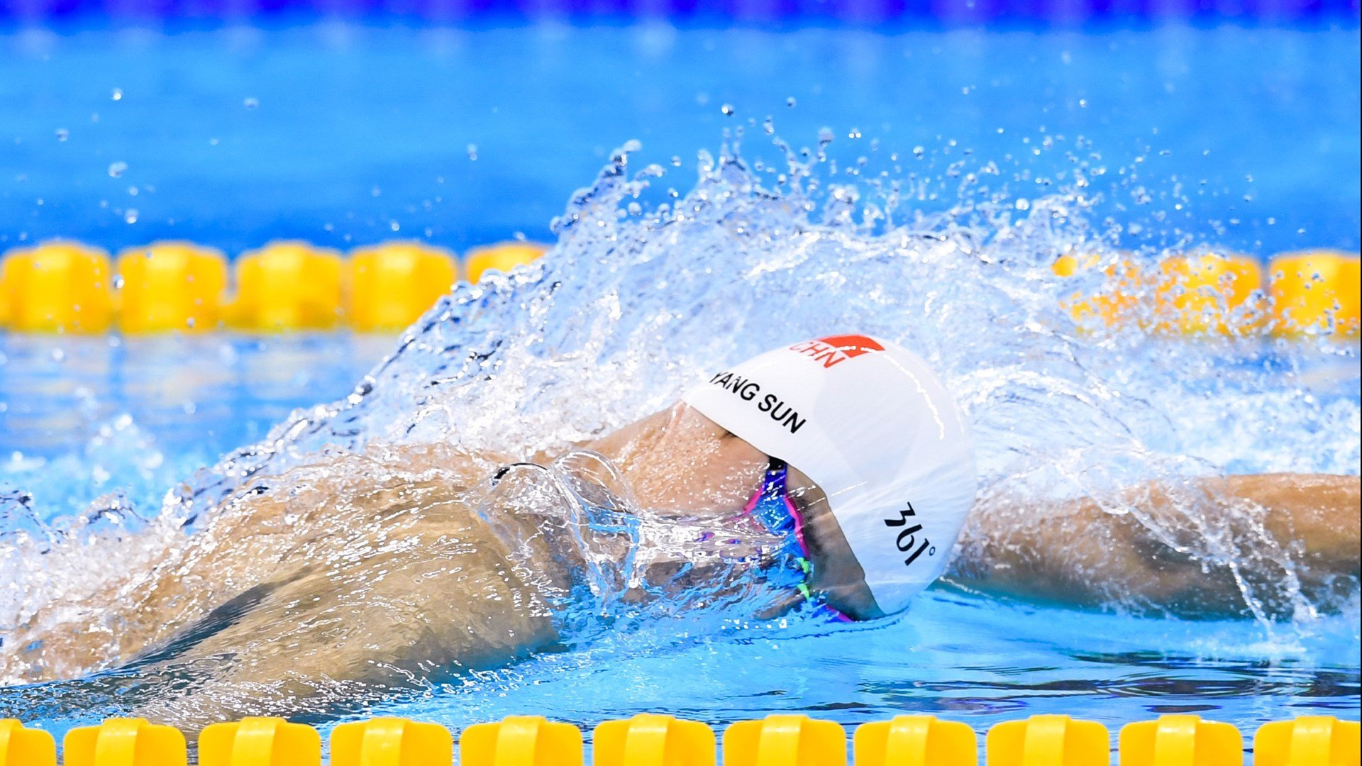 爱游戏体育-欧冠半决赛之夜，卢卡库完成里程碑，当杵桩王成为破城槌