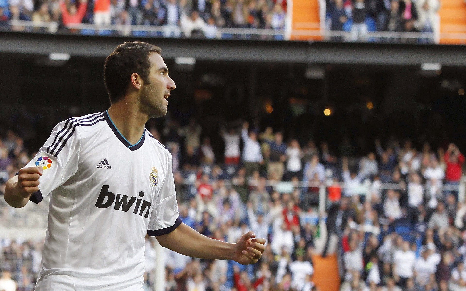 爱游戏-F1年度争冠之夜，布伦森稳定输出不掉线，胜利属于无感的勇者