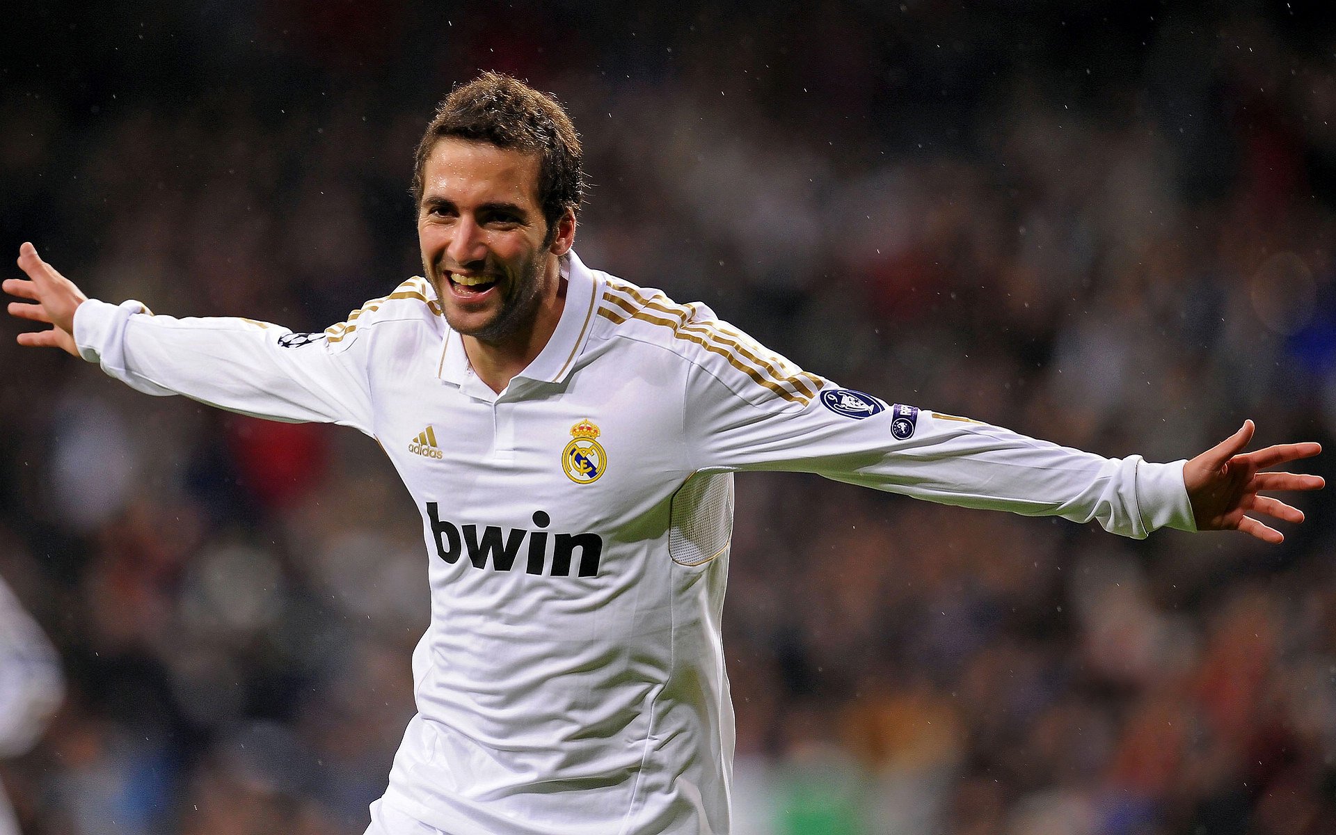 爱游戏-欧冠半决赛焦点战，雄鹿碾压篮网，战术与意志的双重胜利